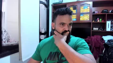 Snapshot of drako_argenti_ chatting on February 13, 8:45 pm Drako online show from February 13, 8:45 pm