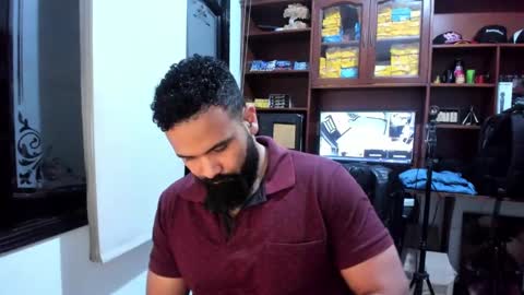 Snapshot of drako_argenti_ chatting on February 14, 10:47 pm Drako online show from February 14, 10:47 pm