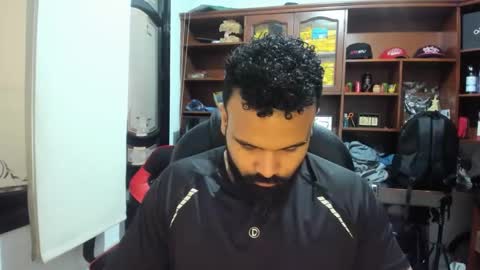 Snapshot of drako_argenti_ chatting on February 22, 12:51 pm Drako online show from February 22, 12:51 pm