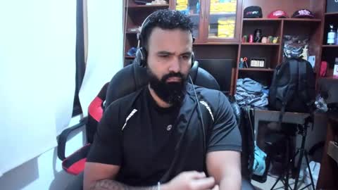 Snapshot of drako_argenti_ chatting on February 22, 3:58 pm Drako online show from February 22, 3:58 pm