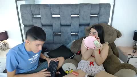 -- nicolle and jhon -- online show from February 25, 10:58 am