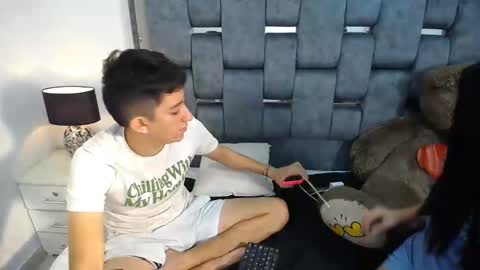 -- nicolle and jhon -- online show from March 5, 2:14 am