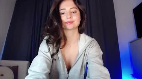 Snapshot of dream_nicole02 chatting on December 13, 8:09 am Nicole online show from December 13, 8:09 am