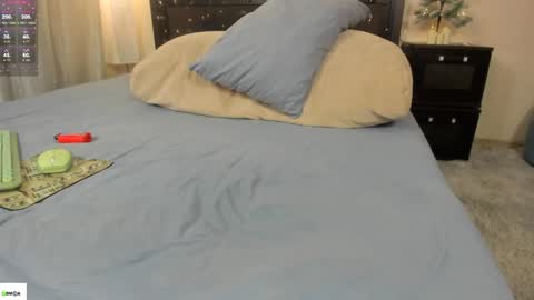 Snapshot of dream_sexy chatting on December 20, 9:32 am Mari online show from December 20, 9:32 am