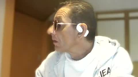 Snapshot of dreambob chatting on October 12, 11:31 am Dreambob online show from October 12, 11:31 am