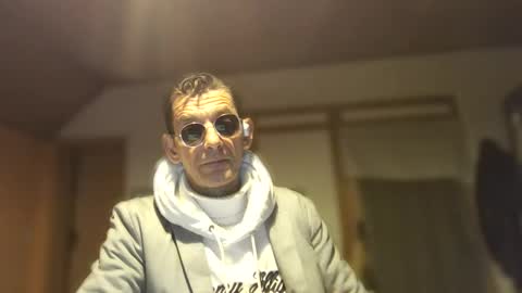 Snapshot of dreambob chatting on November 27, 12:02 am Dreambob online show from November 27, 12:02 am