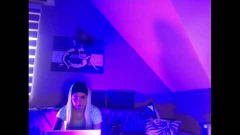 A girl online show from January 28, 10:45 am