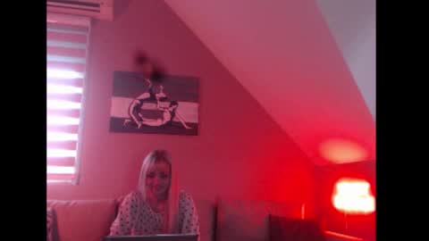 A girl online show from September 26, 6:50 am