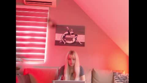 A girl online show from October 10, 7:29 am