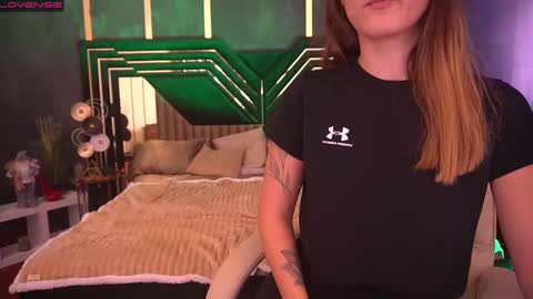 Snapshot of dreamylinaaa chatting on December 19, 10:56 am Lina online show from December 19, 10:56 am