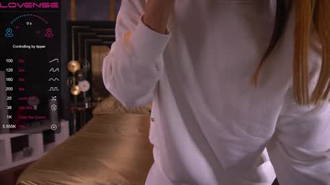 Snapshot of dreamylinaaa chatting on January 8, 7:34 am Lina online show from January 8, 7:34 am