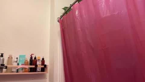 RIRI OR DREAMY online show from December 18, 4:28 pm