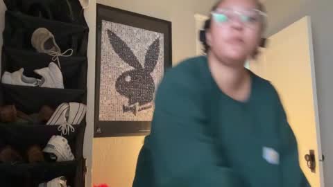 RIRI OR DREAMY online show from February 26, 5:50 pm