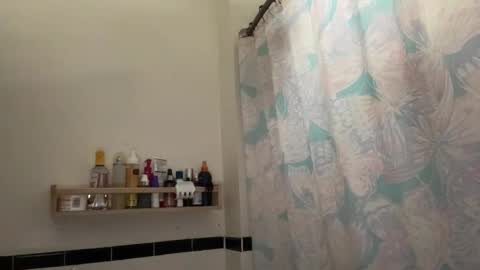 RIRI OR DREAMY online show from November 8, 5:23 pm