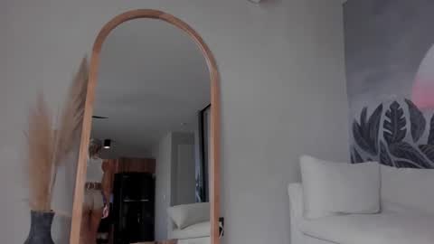 Snapshot of dreamyylilah chatting on February 28, 5:37 pm Lilah online show from February 28, 5:37 pm