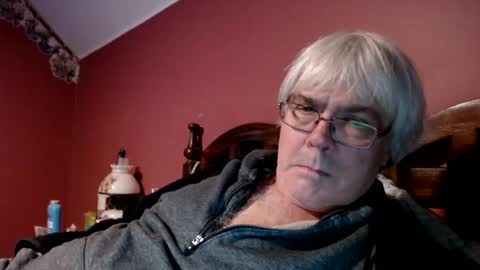 Snapshot of dug38 chatting on December 31, 9:39 pm Doug online show from December 31, 9:39 pm