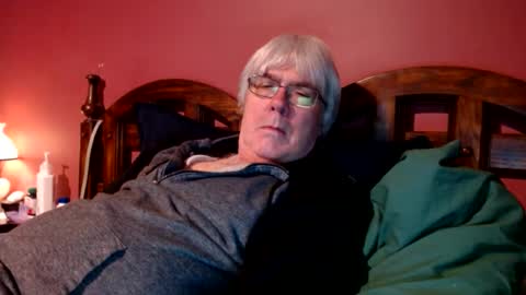 Snapshot of dug38 chatting on January 1, 12:22 pm Doug online show from January 1, 12:22 pm