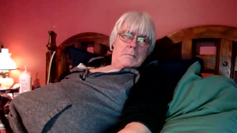 Snapshot of dug38 chatting on January 1, 4:18 pm Doug online show from January 1, 4:18 pm