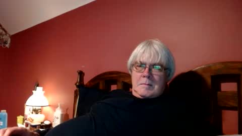 Snapshot of dug38 chatting on January 5, 12:31 am Doug online show from January 5, 12:31 am