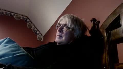 Snapshot of dug38 chatting on January 19, 1:32 am Doug online show from January 19, 1:32 am