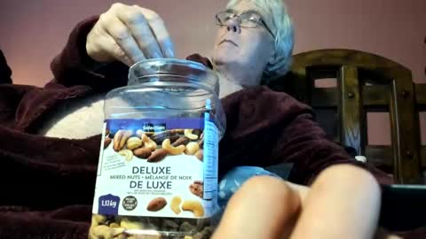 Snapshot of dug38 chatting on October 4, 3:37 am Doug online show from October 4, 3:37 am