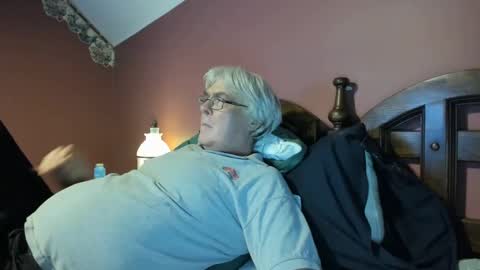 Snapshot of dug38 chatting on October 6, 12:19 am Doug online show from October 6, 12:19 am