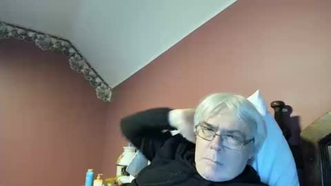 Snapshot of dug38 chatting on October 17, 1:42 am Doug online show from October 17, 1:42 am