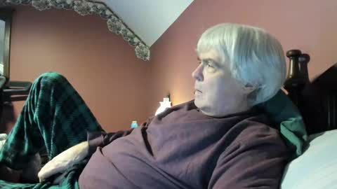 Snapshot of dug38 chatting on October 19, 11:44 am Doug online show from October 19, 11:44 am