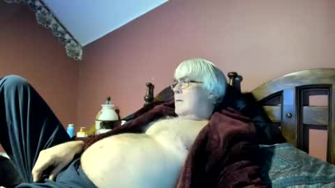 Snapshot of dug38 chatting on November 24, 2:22 am Doug online show from November 24, 2:22 am