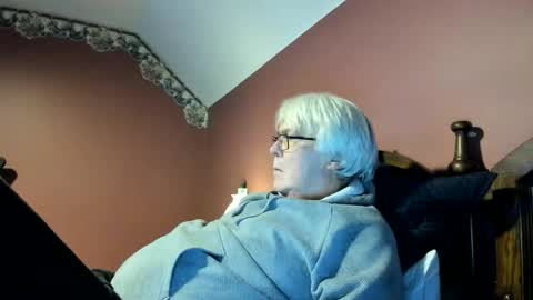 Snapshot of dug38 chatting on December 4, 2:32 am Doug online show from December 4, 2:32 am