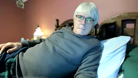 Snapshot of dug38 chatting on December 4, 2:37 pm Doug online show from December 4, 2:37 pm