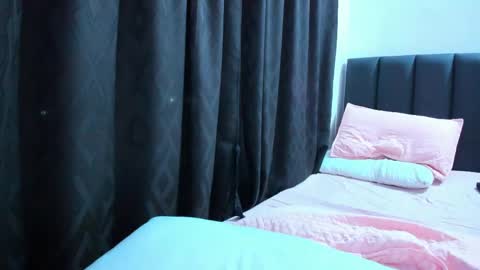 Dulce  online show from February 12, 1:19 am