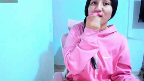 Dulce  online show from September 18, 1:02 pm