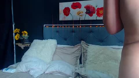 Snapshot of dulce_celeste15 chatting on December 18, 12:10 am C E L E S T E online show from December 18, 12:10 am