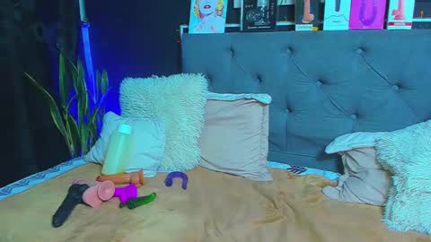 Snapshot of dulce_celeste15 chatting on February 3, 11:36 pm C E L E S T E online show from February 3, 11:36 pm