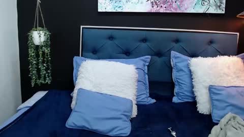 Snapshot of dulce_celeste15 chatting on February 9, 10:54 pm C E L E S T E online show from February 9, 10:54 pm