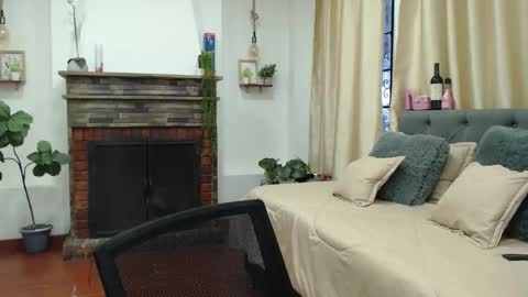 Snapshot of dulce_celeste15 chatting on November 5, 7:25 pm C E L E S T E online show from November 5, 7:25 pm