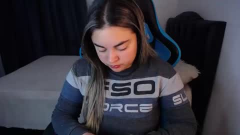 Nicole   online show from December 8, 4:57 am