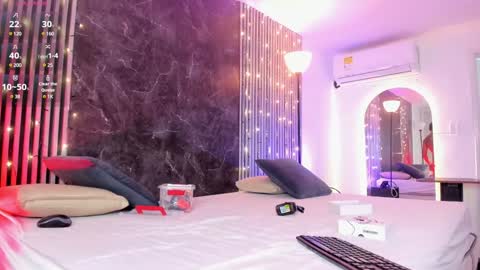 Duriel online show from December 22, 1:22 pm