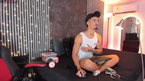 Duriel online show from January 4, 12:27 pm