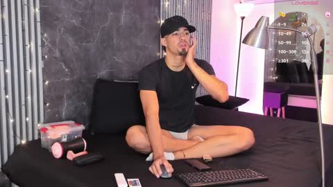 Duriel online show from January 9, 12:19 pm