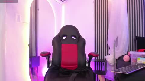 Duriel online show from February 11, 12:27 pm