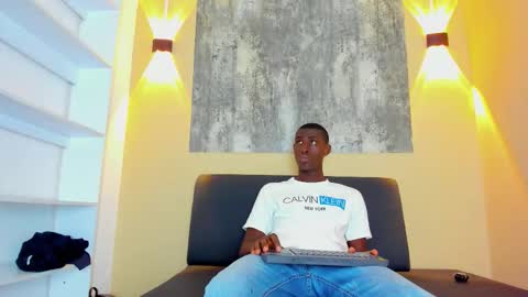 Snapshot of dustin_tayson chatting on December 16, 12:10 pm DUSTIN online show from December 16, 12:10 pm