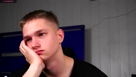 Dustyn online show from November 27, 3:03 pm