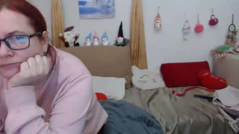 Snapshot of dyannelovee chatting on January 11, 9:15 am Dyanne online show from January 11, 9:15 am