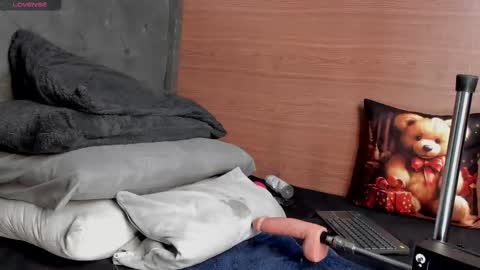 Snapshot of dylan_wolf98 chatting on November 22, 10:09 pm dylan_wolf98 online show from November 22, 10:09 pm