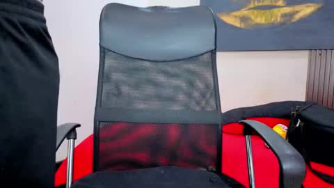 dylanguss online show from September 17, 11:34 am