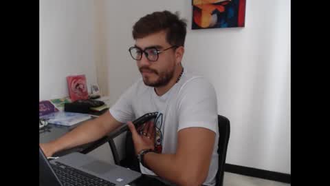 Snapshot of dylanhot10 chatting on December 2, 7:16 pm dylanhot10 online show from December 2, 7:16 pm