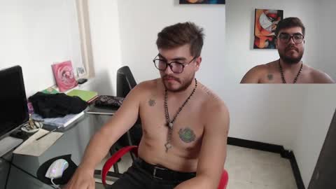 Snapshot of dylanhot10 chatting on December 3, 10:07 pm dylanhot10 online show from December 3, 10:07 pm