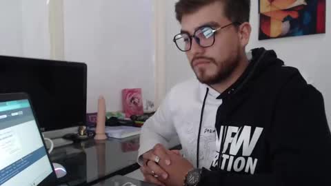 Snapshot of dylanhot10 chatting on December 9, 4:05 pm dylanhot10 online show from December 9, 4:05 pm